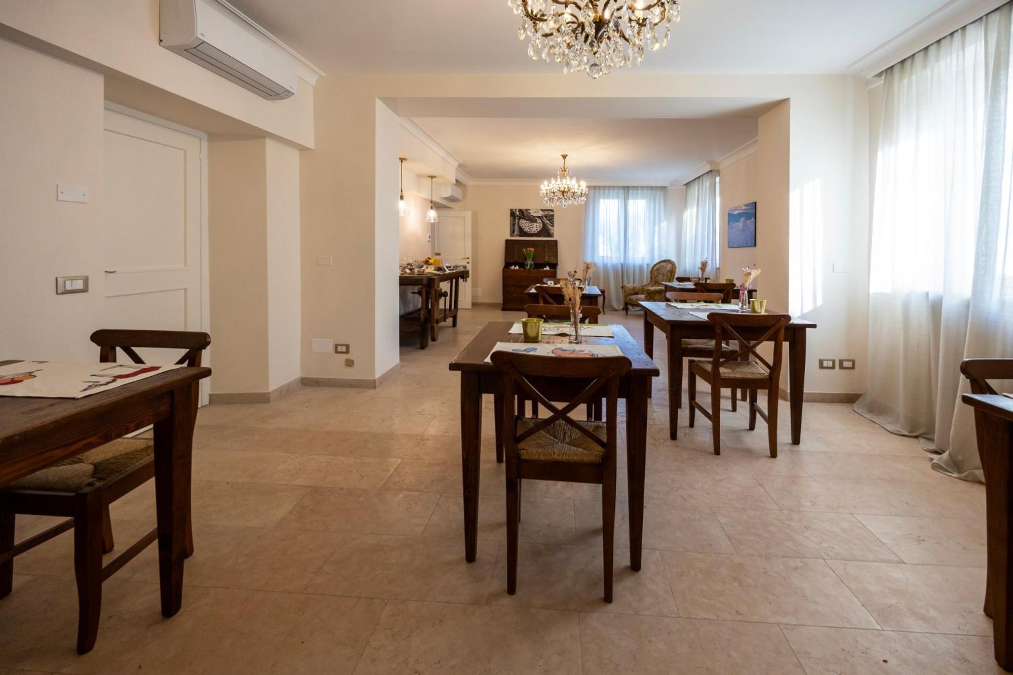 Palazzo Gessi Room And Breakfast Borghi Luaran gambar