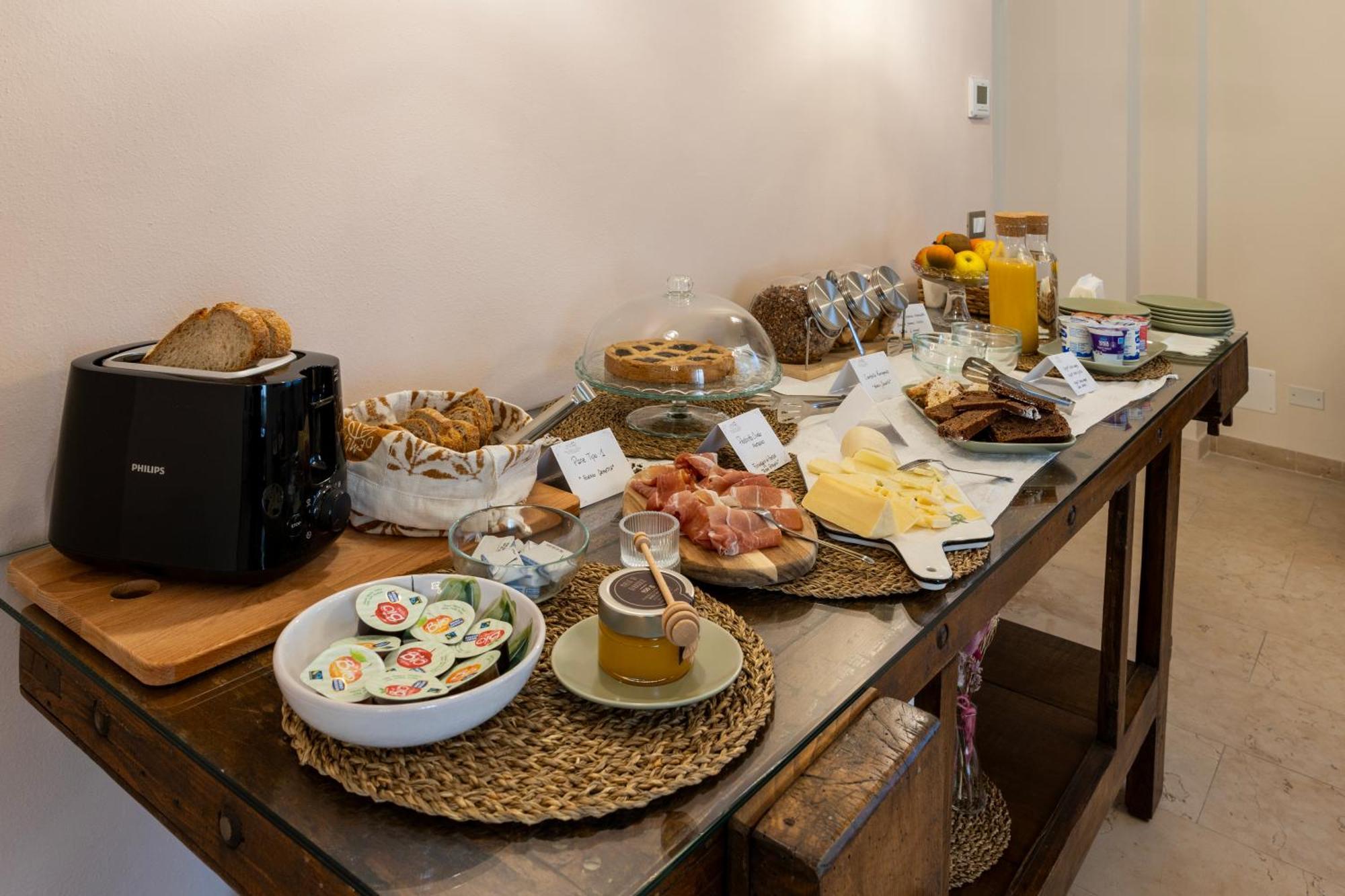 Palazzo Gessi Room And Breakfast Borghi Luaran gambar